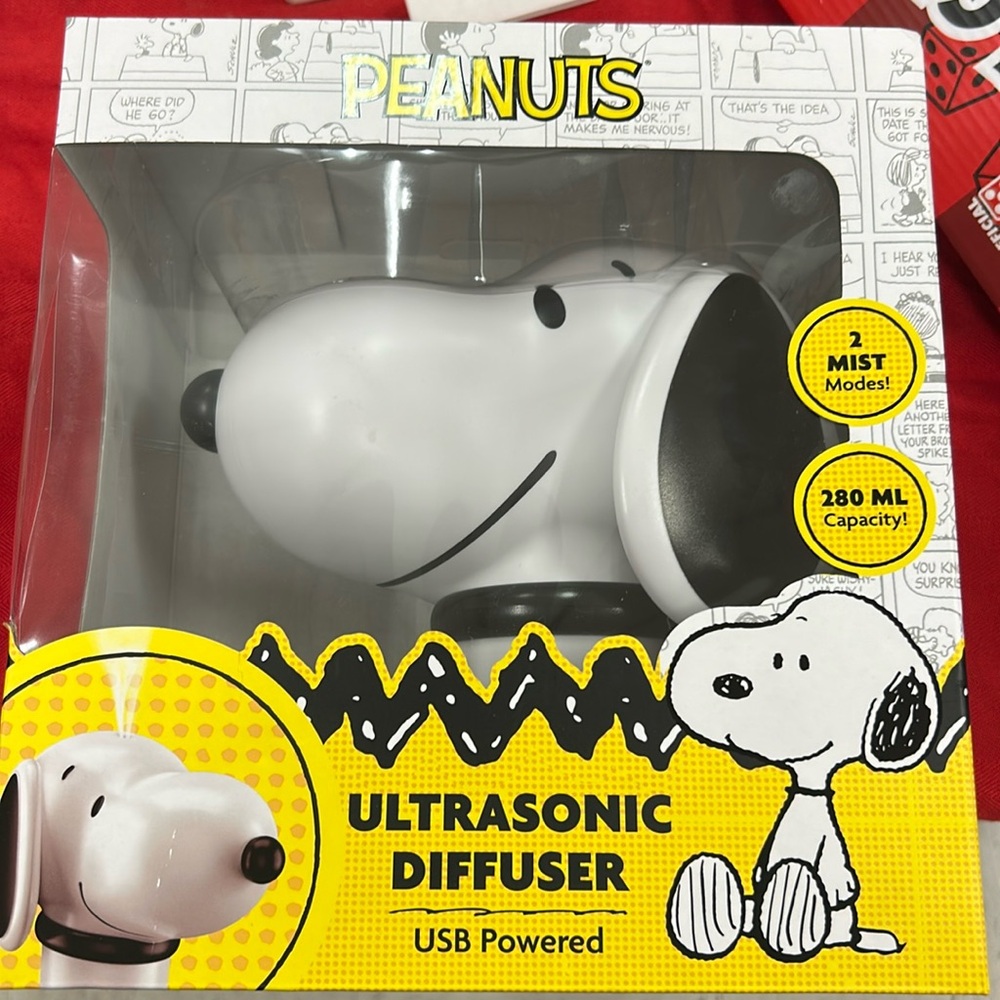 Peanuts Ultrasonic Diffuser with White and Black Design